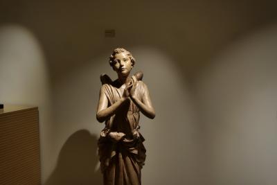 photograph “« Sepulchral angel » (1957), Josep Viladomat i Massanas (1899-1989)” par David Farreny — www.farreny.net — Andorre, Andorra, Escaldes-Engordany, Centre d'Art, musée, museum, statue, sculpture, art, XXe siècle, 20th century, Àngel sepulcral, jeune, femme, young, woman, ange, angel, bras, arms, ailes, wings