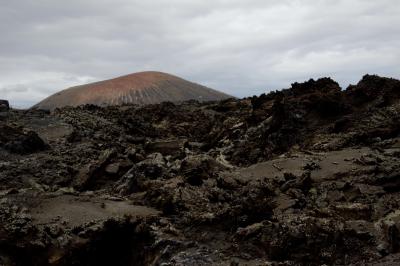 photograph “V.2016 — Lancerotte, 19” par David Farreny — www.farreny.net — Espagne, Spain, España, Canaries, Canary, Canarias, Lanzarote, Lancerotte, île, island, volcan, volcano, lave, lava, paysage, landscape, montagne, mountain, nuages, clouds