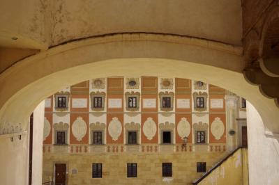 photograph “X.2019” par David Farreny — www.farreny.net — Italie, Italia, Italy, Toscane, Toscana, Tuscany, Pise, Pisa, San Miniato, Saint-Miniatus, ville, city, piazzetta del Castello, passage, escalier, stairs, arche, arch, arc, pierre, stone, fenêtres, windows, baroque, barocco, mur, paroi, wall, matin, morning, automne, autumn, fall, brique, brick, portes, doors