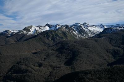 photograph “I.2020” par David Farreny — www.farreny.net — Espagne, España, Spain, Castille-et-Léon, Castilla y León, Valdeón, Picos de Europa, montagnes, mountains, hiver, winter, sommets, pics, peaks, paysage, landscape, nuages, clouds, hors saison, out of season, neige, snow, forêt, forest