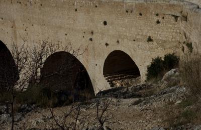 photograph “XII.2013” par David Farreny — www.farreny.net — France, Languedoc-Roussillon, Hérault, Saint-Jean-de-Fos, pont du Diable, gorges de l'Hérault, pierre, stone, hiver, winter, arbres, trees, branches, arches, arcs, archs, pont, bridge, IXe siècle, 9th century