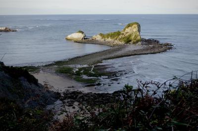 photograph “XII.2020” par David Farreny — www.farreny.net — France, Aquitaine, Pyrénées-Atlantiques, Hendaye, Pays basque, Basque country, paysage, landscape, mer, sea, océan, ocean, Atlantique, Atlantic, eau, water, rivage, shore, rochers, rocks, nature, presqu'île, peninsula, hiver, winter, horizon