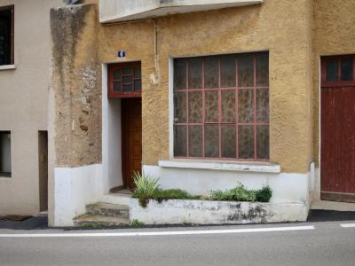 photograph “VI.2013 — Faces of home, 71” par David Farreny — www.farreny.net — France, domicile, home, maison, house, rue, street, portes, doors, fenêtres, windows, baie, vitrée, vitre, verre, glass, rideau, curtain, bois, wood, plantes, plants, marches, steps, ciment, cement, crépi, roughcast, 6, plaque, plate, numéro, number, bitume, blacktop, asphalte, asphalt, balcon, balcony, câble, cable, fil, wire, garage, Occitanie, Rouergue, Aveyron, Rodez
