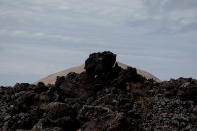 photograph “V.2016 — Lancerotte, 3” par David Farreny — www.farreny.net — Espagne, Spain, España, Canaries, Canary, Canarias, Lanzarote, Lancerotte, île, island, volcan, volcano, montagne, mountain, lave, lava, roche, rock, paysage, landscape, pile, tas, heap