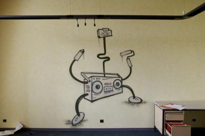 photograph “V.2015” par David Farreny — www.farreny.net — France, hôpital, hospital, abandonné, abandoned, bureau, office, pièce, room, desk, tiroirs, drawers, feuilles, papier, paper, sheets, prises, sockets, tag, graffiti, fresque, fresco, néon, neon, radiocassette, ghetto-blaster, cassette, tape, hauts-parleurs, enceintes, speakers, loudspeakers, bruit, noise, musique, music, plinthe, skirting board, métal, metal, spots, spotlights, Occitanie, Aveyron, Rouergue, Rodez, Combarel